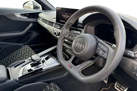 14 of 62 for Audi RS 4 Avant RS 4 Avant edition 25 years 470 PS tiptronic