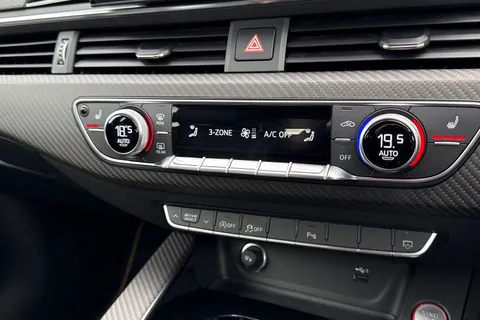 55 of 62 for Audi RS 4 Avant RS 4 Avant edition 25 years 470 PS tiptronic