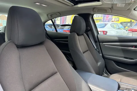 SN71HJA Mazda Mazda3 2.0 e-SKYACTIV-X MHEV Sport Lux Euro 6 (s/s) 4dr Thumbnail #25