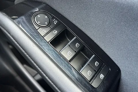 SN71HJA Mazda Mazda3 2.0 e-SKYACTIV-X MHEV Sport Lux Euro 6 (s/s) 4dr Thumbnail #36