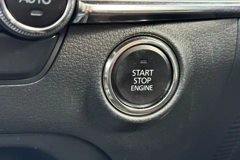 SN71HJA Mazda Mazda3 2.0 e-SKYACTIV-X MHEV Sport Lux Euro 6 (s/s) 4dr Thumbnail #38