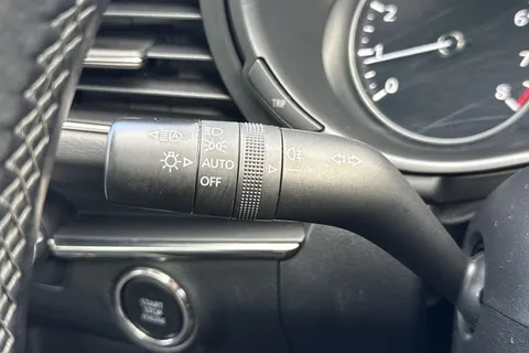 SN71HJA Mazda Mazda3 2.0 e-SKYACTIV-X MHEV Sport Lux Euro 6 (s/s) 4dr Thumbnail #42