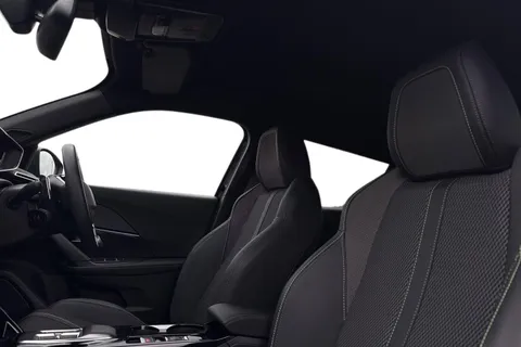 KM25WRJ PEUGEOT 2008 1.2 HYBRID GT e-DSC6 Euro 6 (s/s) 5dr Thumbnail #16