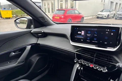 KM25WRJ PEUGEOT 2008 1.2 HYBRID GT e-DSC6 Euro 6 (s/s) 5dr Thumbnail #17