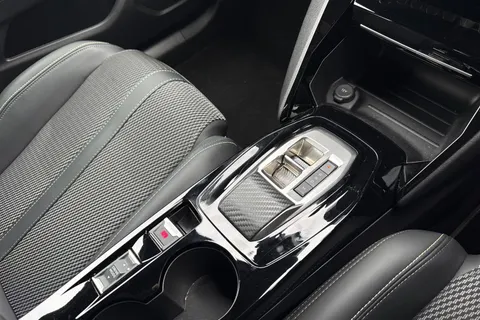 KM25WRJ PEUGEOT 2008 1.2 HYBRID GT e-DSC6 Euro 6 (s/s) 5dr Thumbnail #23