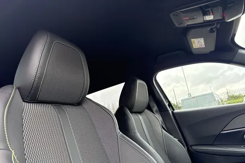 KM25WRJ PEUGEOT 2008 1.2 HYBRID GT e-DSC6 Euro 6 (s/s) 5dr Thumbnail #24