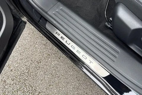 KM25WRJ PEUGEOT 2008 1.2 HYBRID GT e-DSC6 Euro 6 (s/s) 5dr Thumbnail #38