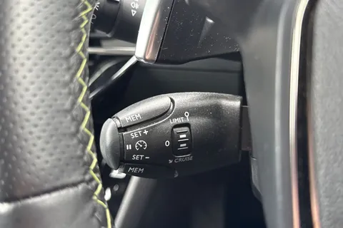 KM25WRJ PEUGEOT 2008 1.2 HYBRID GT e-DSC6 Euro 6 (s/s) 5dr Thumbnail #42