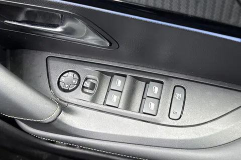 KM25WRJ PEUGEOT 2008 1.2 HYBRID GT e-DSC6 Euro 6 (s/s) 5dr Thumbnail #43