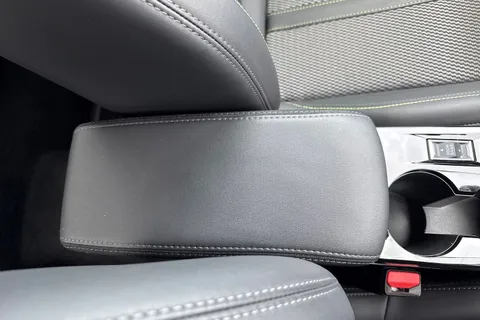 KM25WRJ PEUGEOT 2008 1.2 HYBRID GT e-DSC6 Euro 6 (s/s) 5dr Thumbnail #59