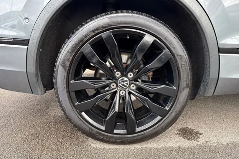 MK73NYF Volkswagen Tiguan Allspace 1.5 TSI R-Line DSG Euro 6 (s/s) 5dr Thumbnail #11