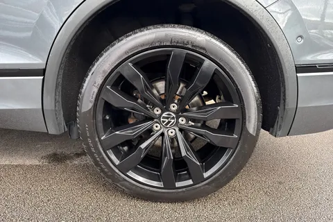 MK73NYF Volkswagen Tiguan Allspace 1.5 TSI R-Line DSG Euro 6 (s/s) 5dr Thumbnail #14