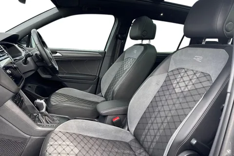 MK73NYF Volkswagen Tiguan Allspace 1.5 TSI R-Line DSG Euro 6 (s/s) 5dr Thumbnail #17