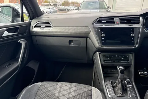 MK73NYF Volkswagen Tiguan Allspace 1.5 TSI R-Line DSG Euro 6 (s/s) 5dr Thumbnail #21