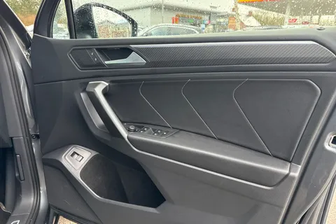 MK73NYF Volkswagen Tiguan Allspace 1.5 TSI R-Line DSG Euro 6 (s/s) 5dr Thumbnail #22