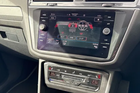 MK73NYF Volkswagen Tiguan Allspace 1.5 TSI R-Line DSG Euro 6 (s/s) 5dr Thumbnail #23