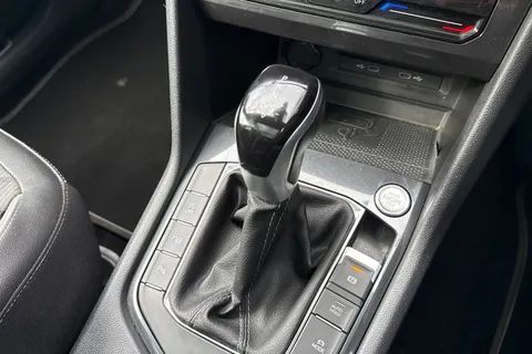 MK73NYF Volkswagen Tiguan Allspace 1.5 TSI R-Line DSG Euro 6 (s/s) 5dr Thumbnail #24