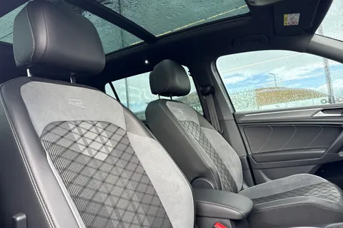 MK73NYF Volkswagen Tiguan Allspace 1.5 TSI R-Line DSG Euro 6 (s/s) 5dr Thumbnail #25