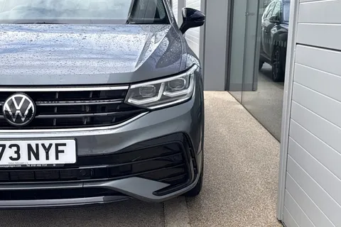 MK73NYF Volkswagen Tiguan Allspace 1.5 TSI R-Line DSG Euro 6 (s/s) 5dr Thumbnail #26