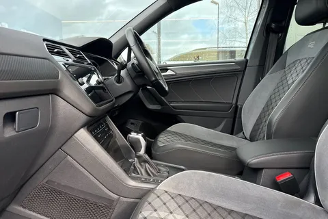 MK73NYF Volkswagen Tiguan Allspace 1.5 TSI R-Line DSG Euro 6 (s/s) 5dr Thumbnail #32