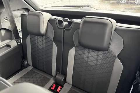 MK73NYF Volkswagen Tiguan Allspace 1.5 TSI R-Line DSG Euro 6 (s/s) 5dr Thumbnail #35