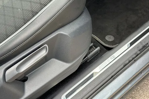 MK73NYF Volkswagen Tiguan Allspace 1.5 TSI R-Line DSG Euro 6 (s/s) 5dr Thumbnail #42