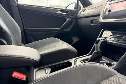 MK73NYF Volkswagen Tiguan Allspace 1.5 TSI R-Line DSG Euro 6 (s/s) 5dr Thumbnail #45