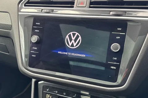 MK73NYF Volkswagen Tiguan Allspace 1.5 TSI R-Line DSG Euro 6 (s/s) 5dr Thumbnail #46