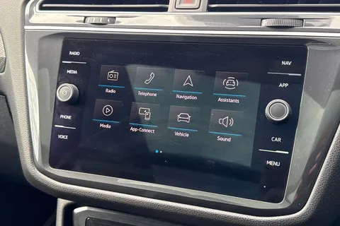 MK73NYF Volkswagen Tiguan Allspace 1.5 TSI R-Line DSG Euro 6 (s/s) 5dr Thumbnail #47