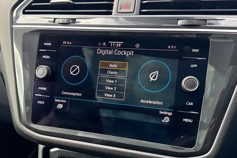 MK73NYF Volkswagen Tiguan Allspace 1.5 TSI R-Line DSG Euro 6 (s/s) 5dr Thumbnail #56