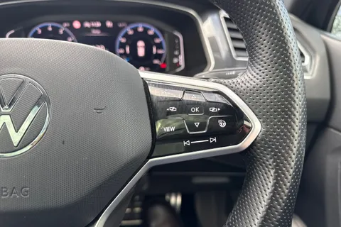 MK73NYF Volkswagen Tiguan Allspace 1.5 TSI R-Line DSG Euro 6 (s/s) 5dr Thumbnail #59