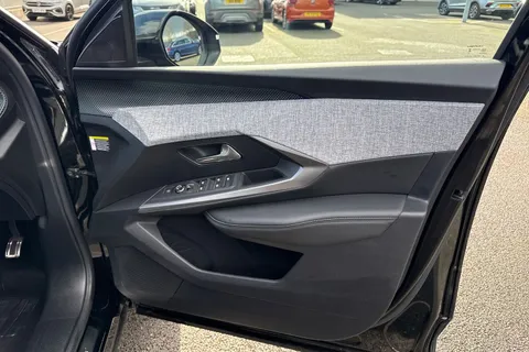 20 of 66 for PEUGEOT 5008 1.2 HYBRID GT e-DSC6 Euro 6 (s/s) 5dr