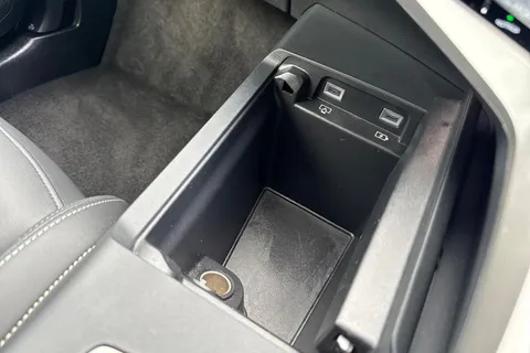 56 of 66 for PEUGEOT 5008 1.2 HYBRID GT e-DSC6 Euro 6 (s/s) 5dr