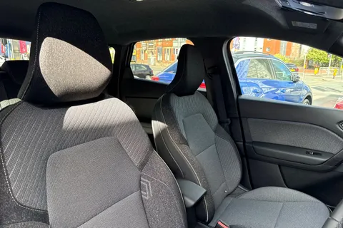 WG25JTX Renault Captur 1.6 E-TECH techno Auto Euro 6 (s/s) 5dr Thumbnail #25