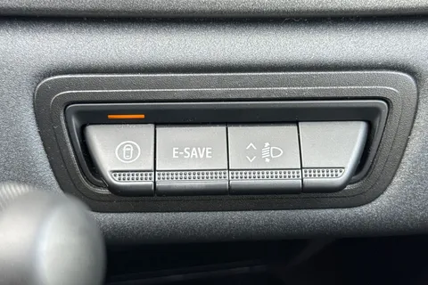 WG25JTX Renault Captur 1.6 E-TECH techno Auto Euro 6 (s/s) 5dr Thumbnail #32