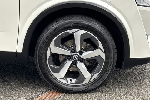 KE73UUT Nissan Qashqai 1.3 DIG-T MHEV N-Connecta XTRON Euro 6 (s/s) 5dr Thumbnail #8