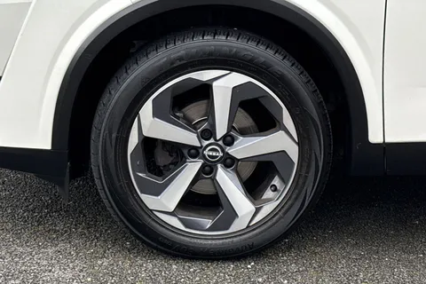 KE73UUT Nissan Qashqai 1.3 DIG-T MHEV N-Connecta XTRON Euro 6 (s/s) 5dr Thumbnail #25