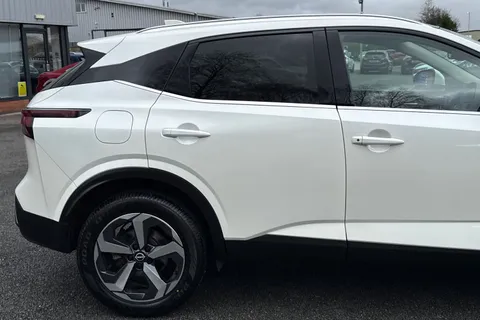 KE73UUT Nissan Qashqai 1.3 DIG-T MHEV N-Connecta XTRON Euro 6 (s/s) 5dr Thumbnail #31