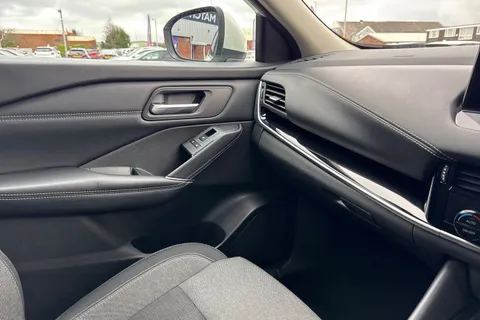 KE73UUT Nissan Qashqai 1.3 DIG-T MHEV N-Connecta XTRON Euro 6 (s/s) 5dr Thumbnail #41