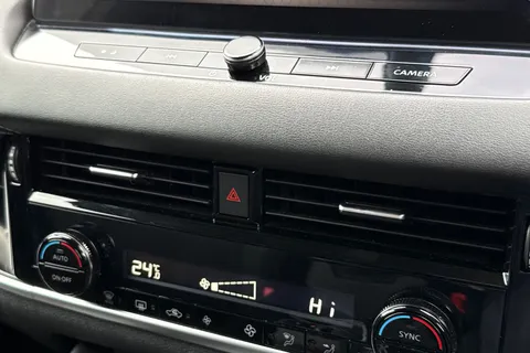 KE73UUT Nissan Qashqai 1.3 DIG-T MHEV N-Connecta XTRON Euro 6 (s/s) 5dr Thumbnail #45