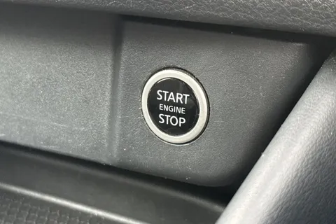 KE73UUT Nissan Qashqai 1.3 DIG-T MHEV N-Connecta XTRON Euro 6 (s/s) 5dr Thumbnail #47