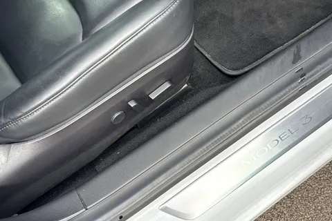 33 of 63 for Tesla Model 3 (Dual Motor) Long Range Auto 4WDE 4dr