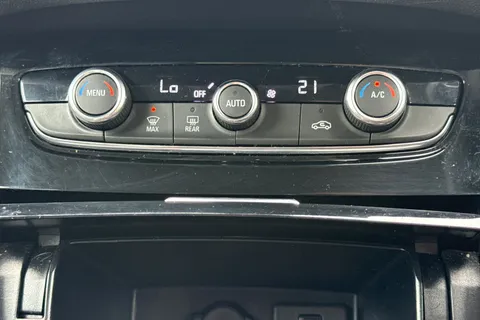 YB70LBP Vauxhall Grandland X 1.2 Turbo SRi Nav 5dr Thumbnail #22