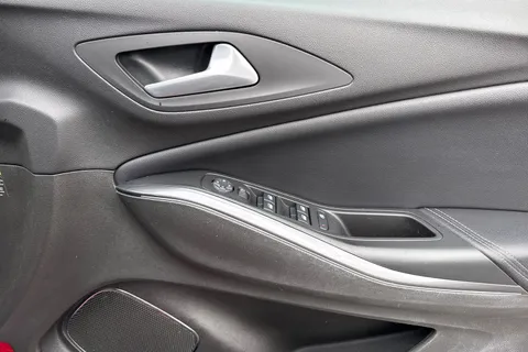 YB70LBP Vauxhall Grandland X 1.2 Turbo SRi Nav 5dr Thumbnail #24