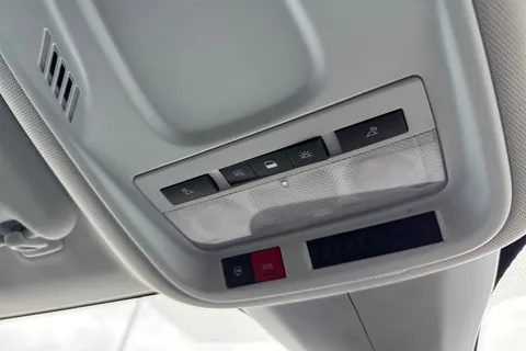 YB70LBP Vauxhall Grandland X 1.2 Turbo SRi Nav 5dr Thumbnail #36