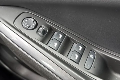 YB70LBP Vauxhall Grandland X 1.2 Turbo SRi Nav 5dr Thumbnail #37