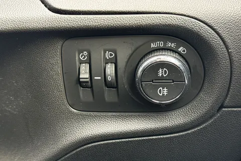 YB70LBP Vauxhall Grandland X 1.2 Turbo SRi Nav 5dr Thumbnail #38