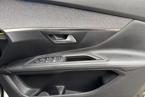 21 of 55 for PEUGEOT 3008 1.5 BlueHDi Allure EAT Euro 6 (s/s) 5dr