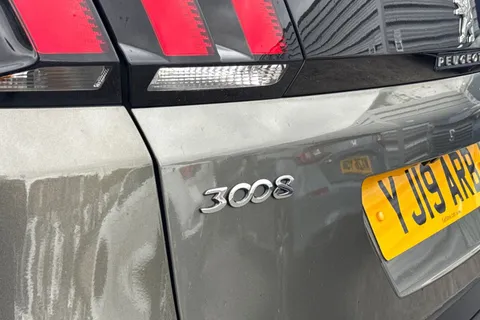 32 of 55 for PEUGEOT 3008 1.5 BlueHDi Allure EAT Euro 6 (s/s) 5dr