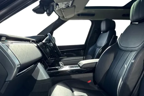 3 of 51 for Land Rover Range Rover 3.0 D300 HSE 5dr